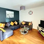 Milton House - Entire 3Bed House Free Wifi & 4 Free Parking Spaces Serviced Accommodation Newcastle Uk