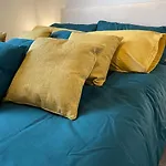 Wall St Flat By Hnfc Stays - Netflix & Popcorn