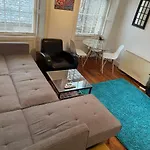 Wall St Flat By Hnfc Stays - Netflix & Popcorn