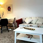 Central Flat Ideal For Work & Leisure