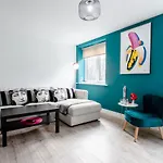 Fab 2Bedroom Apartment- Free Parking, 5Mins From City Centre, Portland Rd Ne2 1Dj