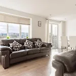 Stunning Flat By Quayside With Balcony!!