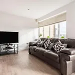 Stunning Flat By Quayside With Balcony!!