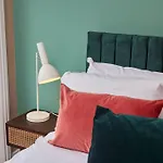 Lovely Chique Newcastle Abode - Sleeps 4 - First Floor