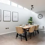 Luxury Apartment 5 Min To City Centre*Free Parking