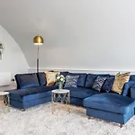 Luxury Apartment 5 Min To City Centre*Free Parking
