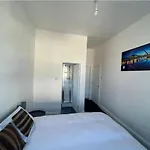 Spacious 2Bedroom Property By Star Suites