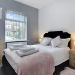 Exquisite 3-Bedroom, Newly Renovated, Sleeps 6