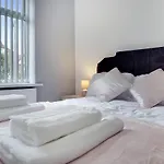 Exquisite 3-Bedroom, Newly Renovated, Sleeps 6