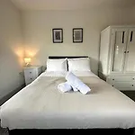 Stylish 3Bed Apartment With Free Parking