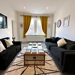 Stylish 3Bed Apartment With Free Parking