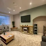 Modern Spacious 5 Bed House In Newcastle