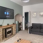 Modern Spacious 5 Bed House In Newcastle