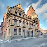 Charltons Bonds Apartments 2B By Week2Week