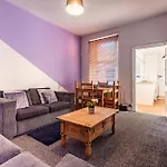 Tamworth 99 - 2Br House Near St James Park