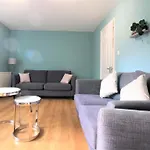 St James House - Charming 3 Bed, 2 Bathrooms, Driveway Parking, Close To Town Centre