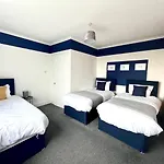 Lovely Apartment Near Newcastle, Driveway, Wifi