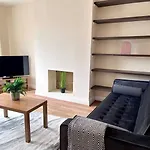 Central 4 Bedroom House With Driveway