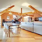 Very Spacious 2 Bdrm Flat