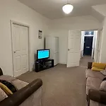 Two Bedroom Flat Close To Newcastle City Centre