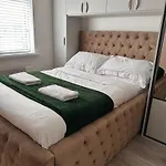 *Newcastle City* Modern Flat With Free Parking