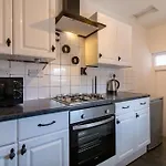 5 Bedrooms Eastbourne-Luna Apartments