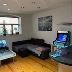 1Br-Wifi-Freesnacks-Freeparking-Petsok-Retroarcade