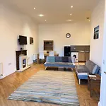 Westgate Haven - Spacious 4 Bedroom Apartment