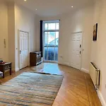 Westgate Haven - Spacious 4 Bedroom Apartment