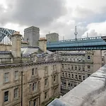 Luxury Quayside Loft Sleeps 6