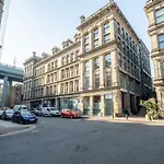Luxury Quayside Loft Sleeps 6
