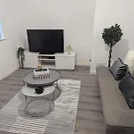 3 Bedroom Apt City Centre Powdene House