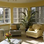Moor Court Apartments Week2Week
