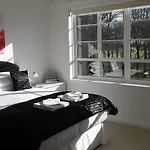 Moor Court Apartments Week2Week