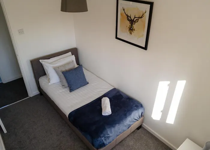 The Snug, Ideal For Sporting Events And City Breaks, Hidden Nook In The Heart Of Newcastle, With Parking, Wifi, Smart Tv, Close To All Local Travel Links