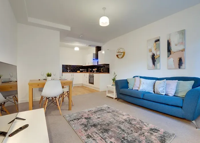 Charltons Bonds Apartments 1A By Week2Week