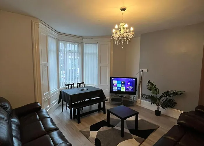 Arthurs Hill Newcastle, Free Parking Fully Equipped Kitchen 4 Bedrooms, Near City Centre
