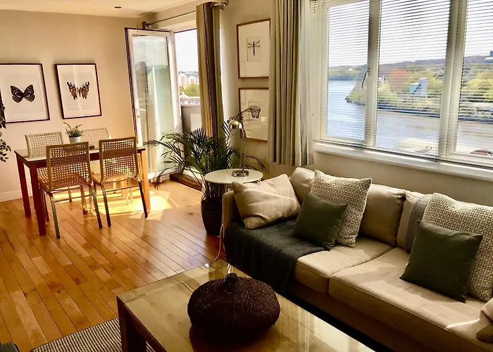 Stylish Quayside 2 Bed Apartment With Beautiful River Views
