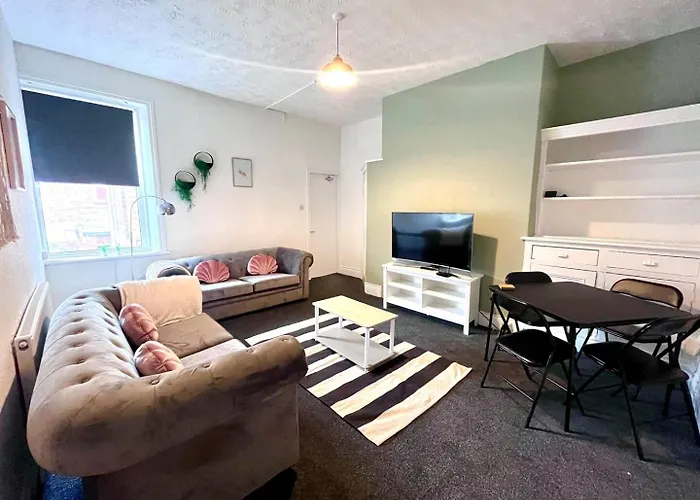 Three Bedroom Apartment 10 Mins To Newcastle