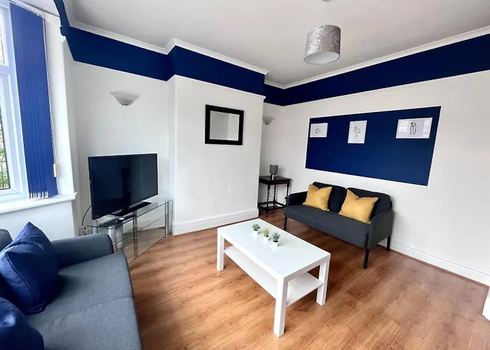Lovely Apartment Near Newcastle, Driveway, Wifi