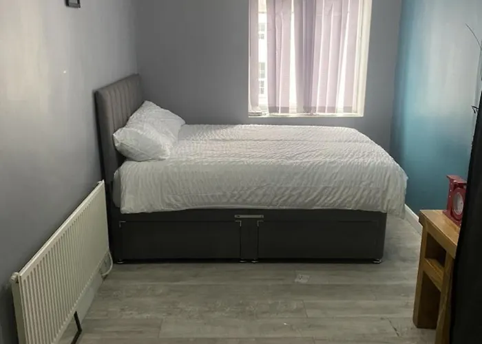 Sky\'S City Centre Apartments Next To St James Park
