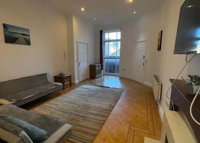 Westgate Haven - Spacious 4 Bedroom Apartment