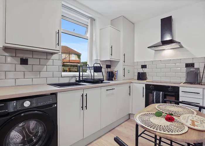 Equipped & Cozy, Fast Wifi, Smart Tv, Full Kitchen, Free Parking