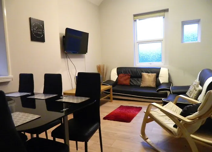 5 Bedroom Upper Maisonette
