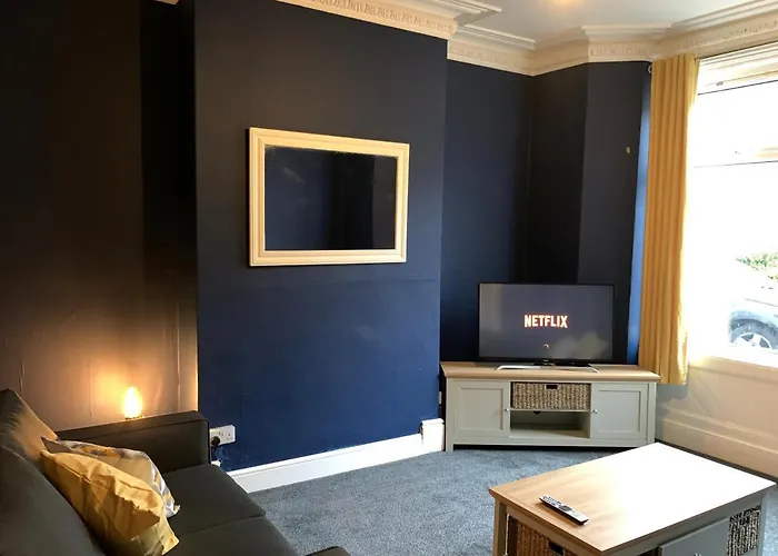Rare Spacious Victorian House Perfect For Large Parties, Close To Everything