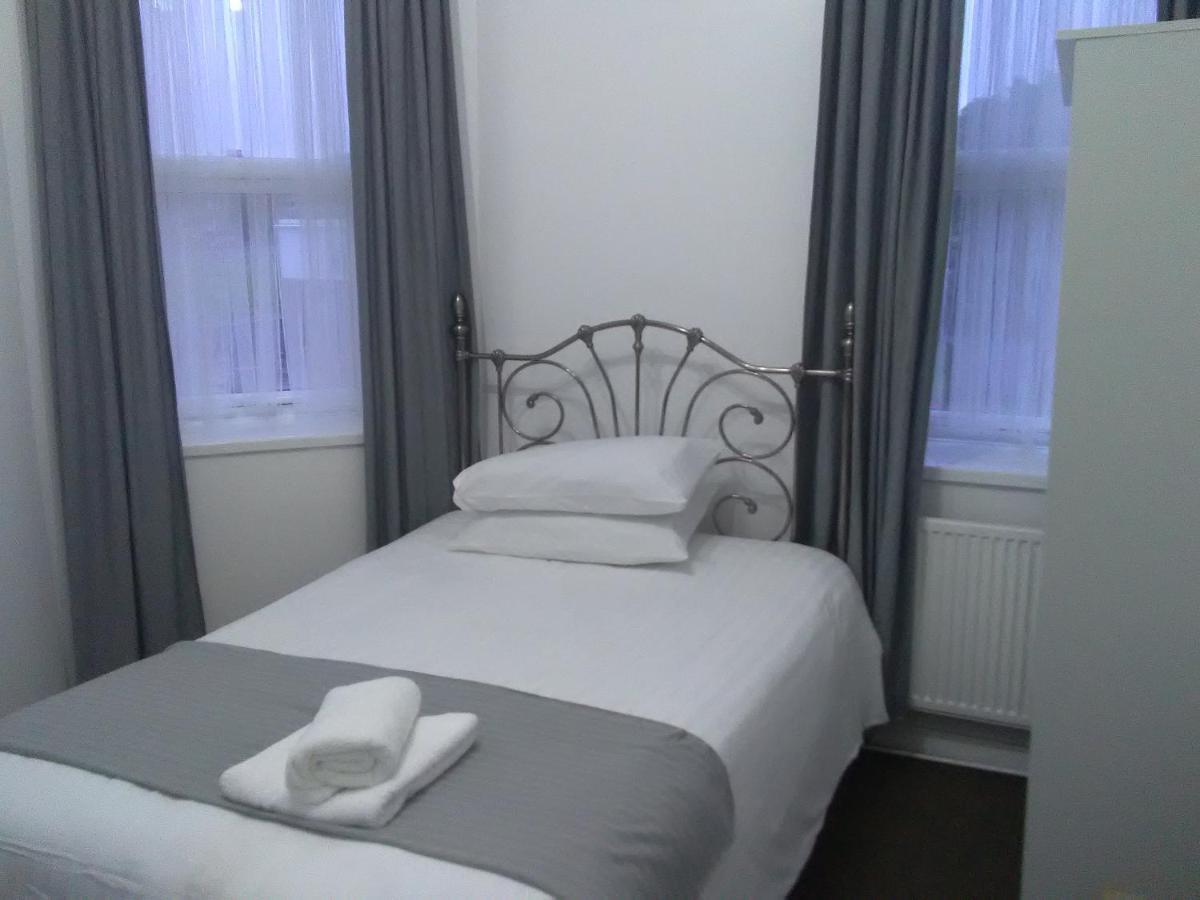 Hotel West & Bar