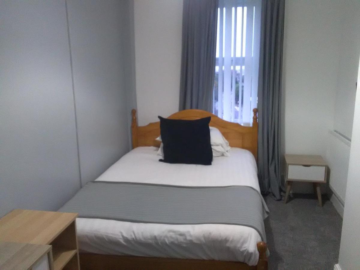 Hotel West & Bar