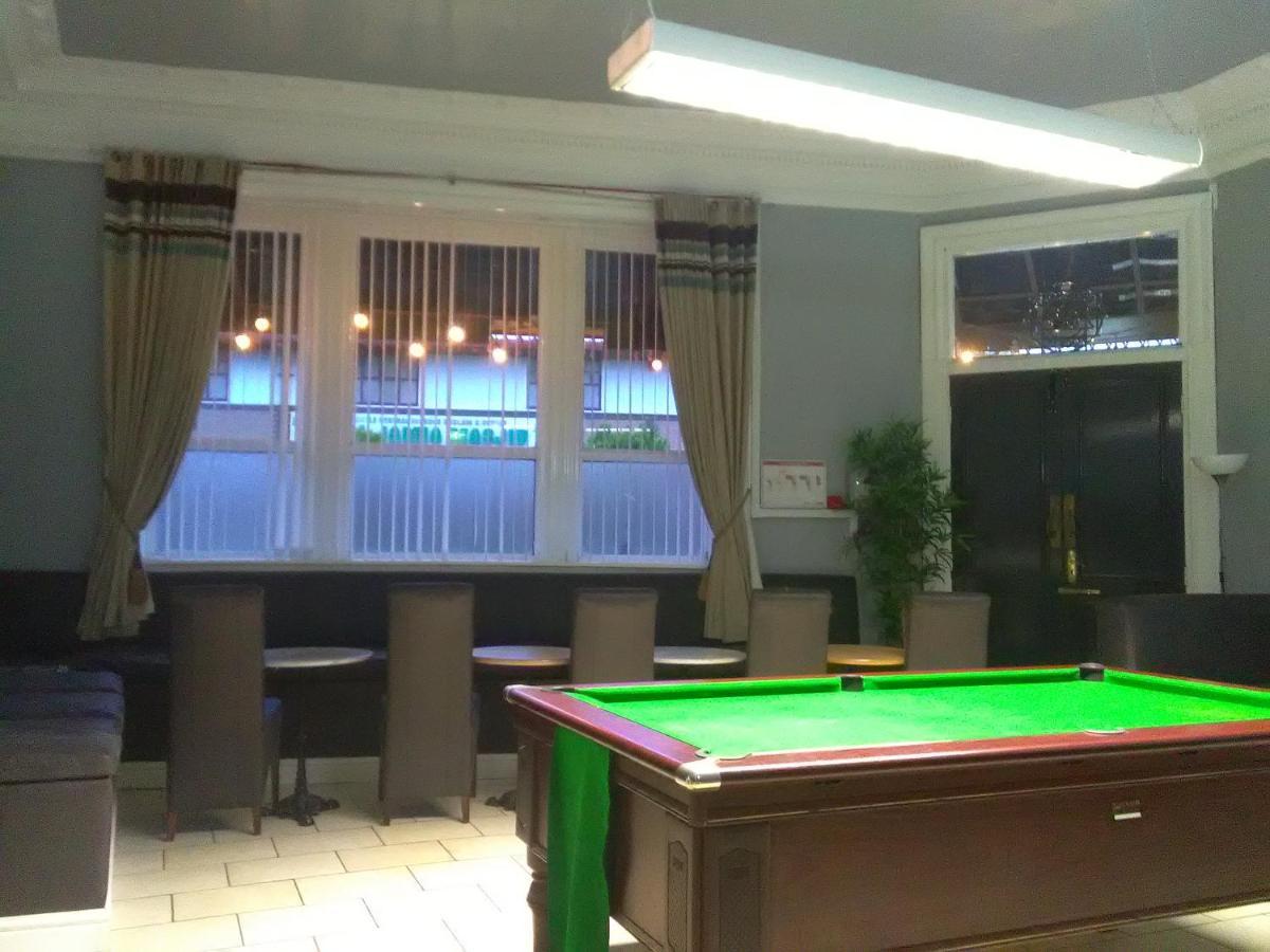 West & Bar