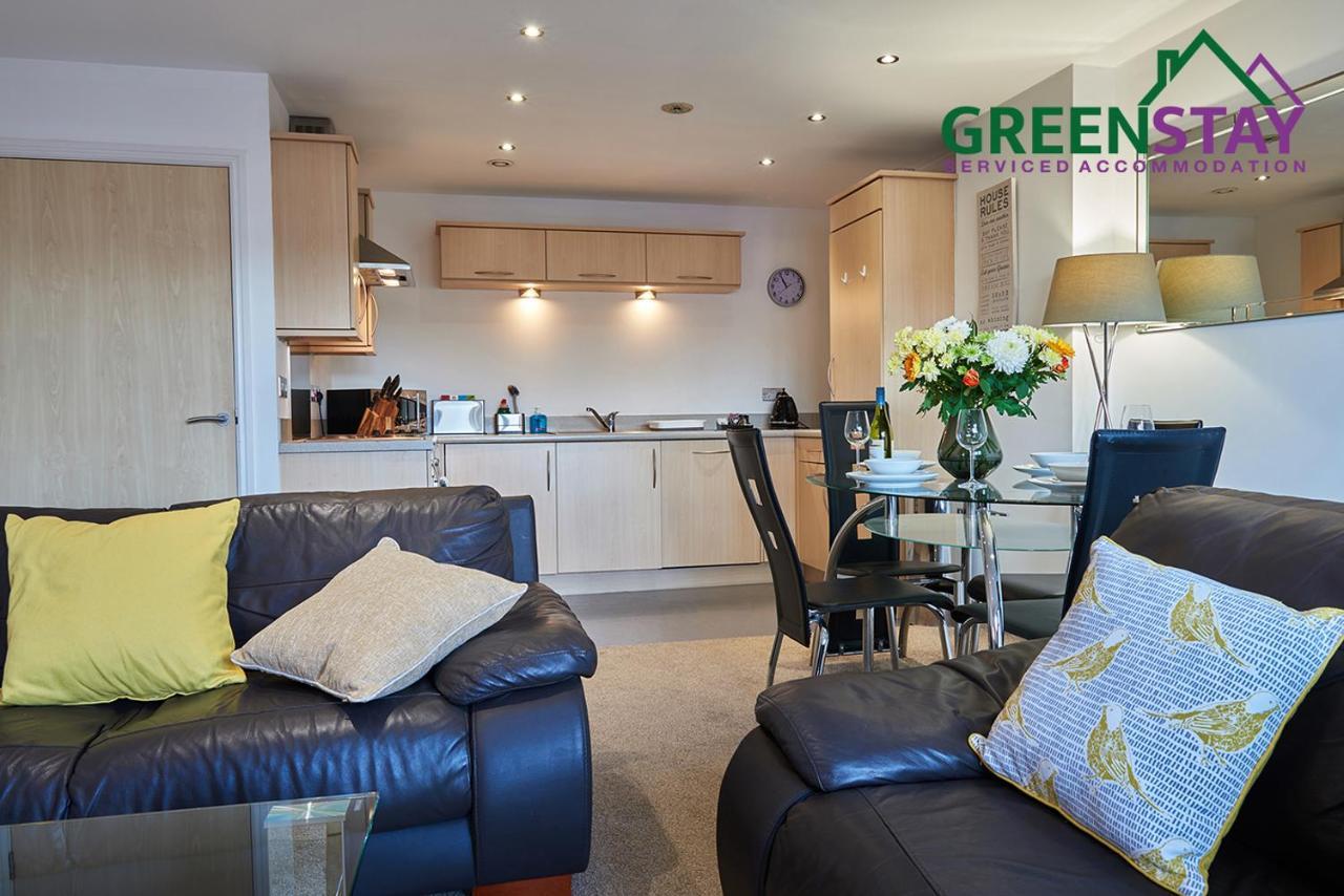 Apartment Clarence Court Newcastle: Centre With Parking & Balcony