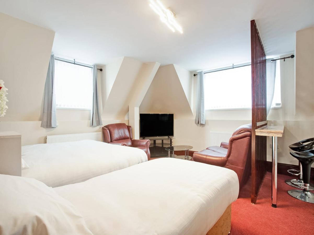 Oyo The Benwell Hotel 2*
